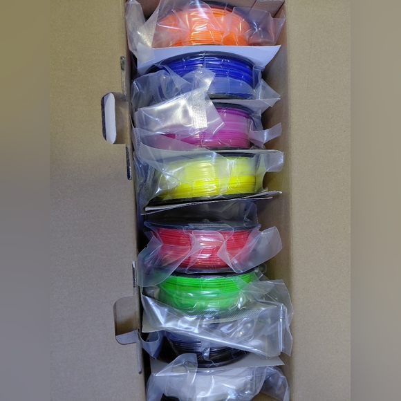 3D Printed T-Shaped Earring Stand - Picture 7 of 7